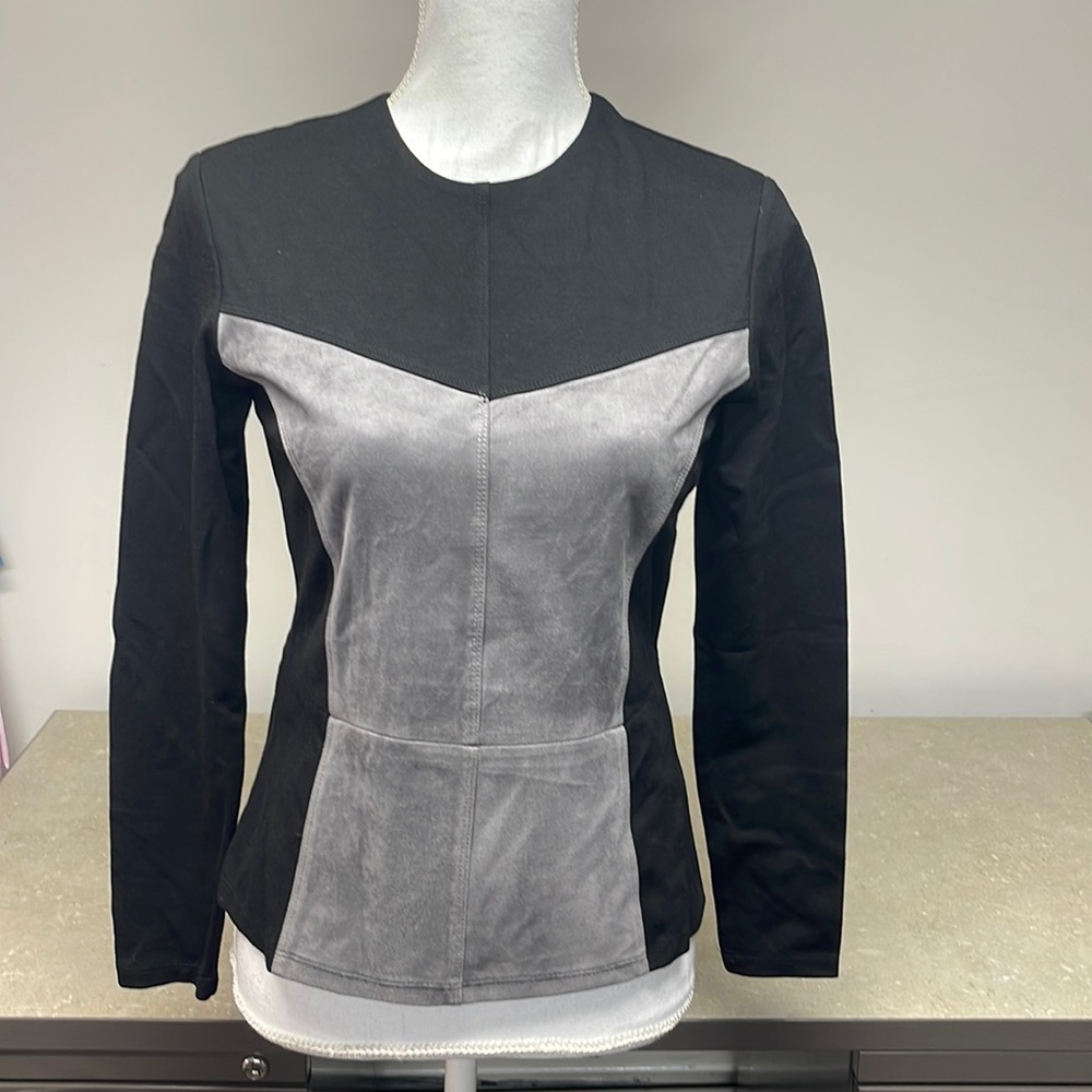 Mystery New York long sleeve top w/ faux suede panels front and back size small